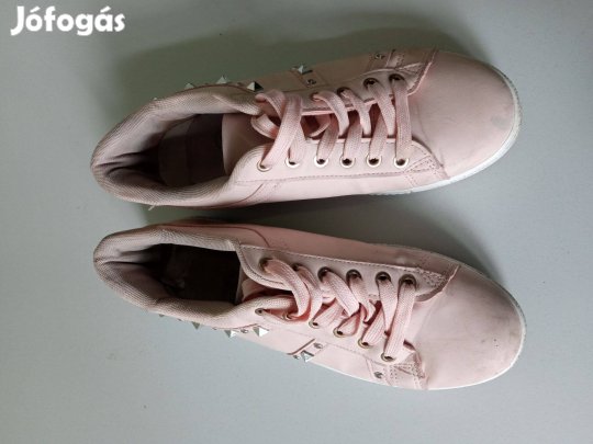 Eladó 41.-es női sportcipő