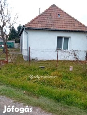 Eladó 41 nm-es ház Bátonyterenye