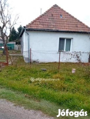 Eladó 41 nm-es ház Bátonyterenye