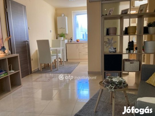 Eladó 41 nm-es lakás Siófok