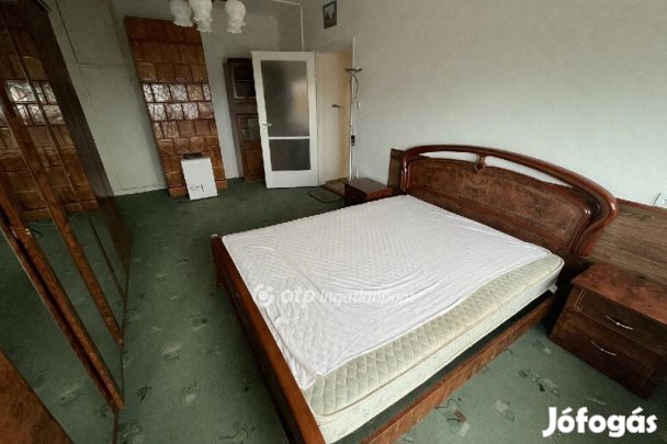 Eladó 42 nm-es lakás Mosonmagyaróvár