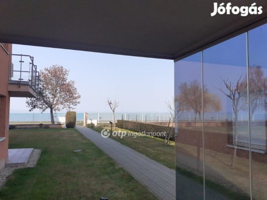 Eladó 42 nm-es lakás Siófok