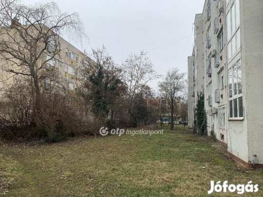 Eladó 42 nm-es lakás Szolnok