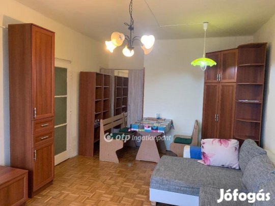 Eladó 42 nm-es lakás Szolnok