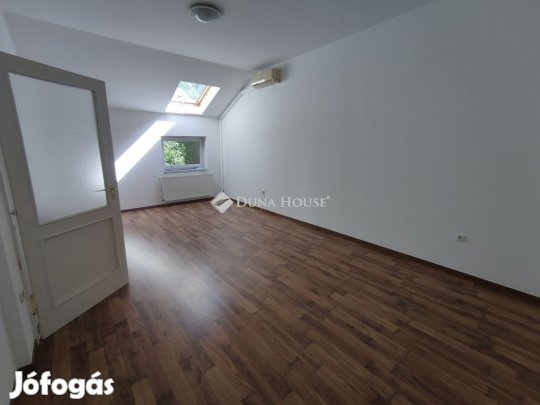 Eladó 43 nm-es lakás Kápolnásnyék