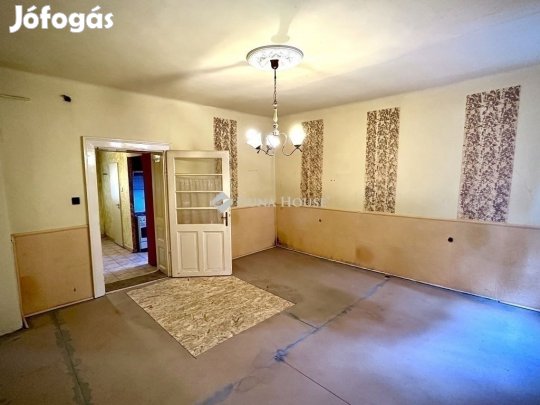 Eladó 43 nm-es lakás Szeged