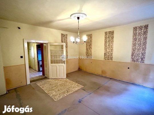 Eladó 43 nm-es lakás Szeged