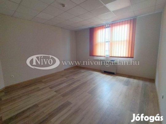 Eladó 43 nm-es tégla lakás Veszprém
