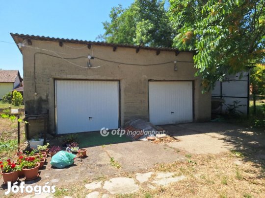 Eladó 440 nm-es telek Abádszalók