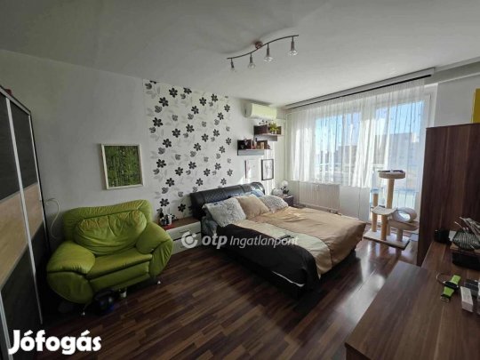 Eladó 44 nm-es lakás Debrecen