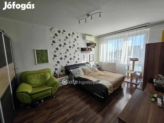 Eladó 44 nm-es lakás Debrecen