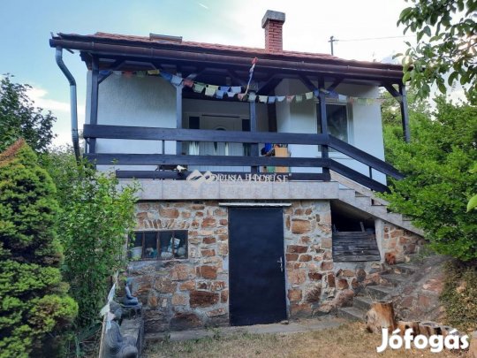 Eladó 45 nm-es ház Gánt