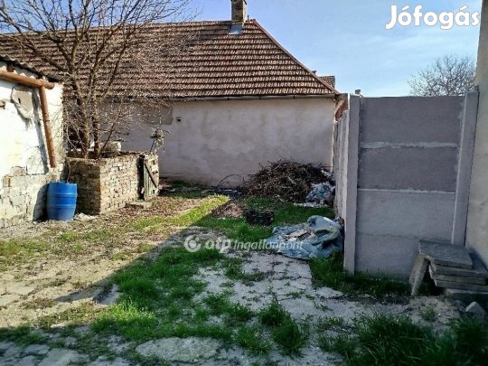 Eladó 45 nm-es ház Mohács