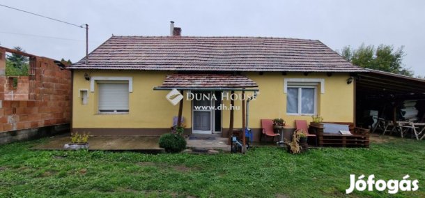 Eladó 45 nm-es ház Vál
