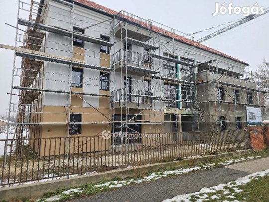 Eladó 45 nm-es lakás Pápa