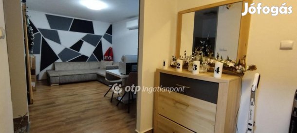 Eladó 45 nm-es lakás Szekszárd