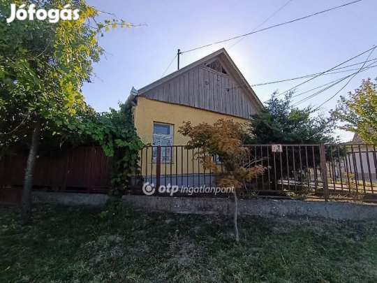 Eladó 46 nm-es ház Jászfényszaru