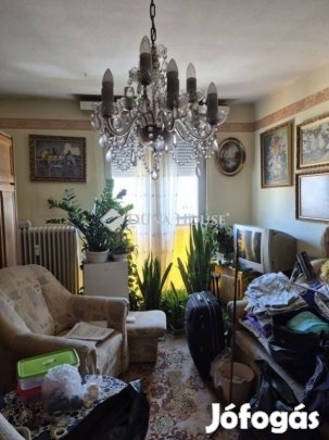 Eladó 46 nm-es lakás Pécs