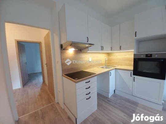 Eladó 46 nm-es lakás Pécs