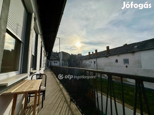 Eladó 47 nm-es lakás Debrecen