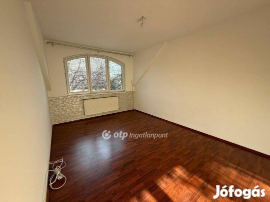 Eladó 47 nm-es lakás Debrecen