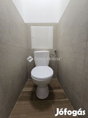 Eladó 47 nm-es lakás Pécs