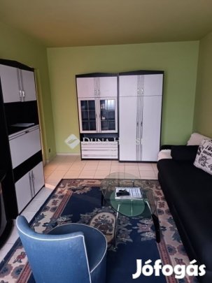 Eladó 47 nm-es lakás Szeged