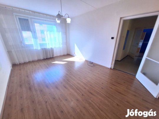 Eladó 47 nm-es panel lakás Hódmezővásárhely Csengettyű köz