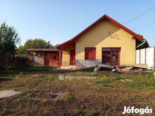 Eladó 48 nm-es ház Dombóvár