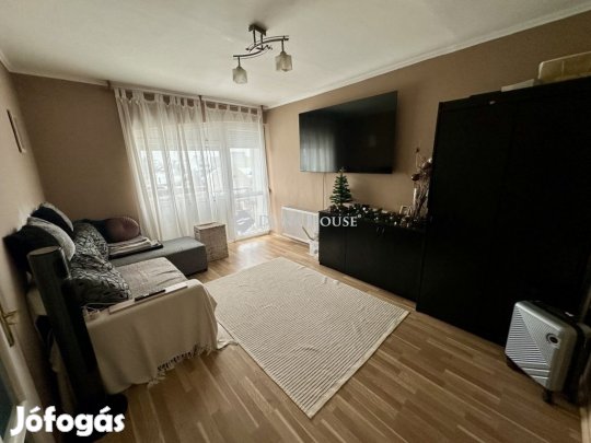 Eladó 48 nm-es lakás Debrecen
