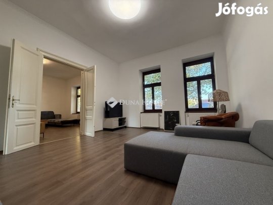 Eladó 48 nm-es lakás Pécs