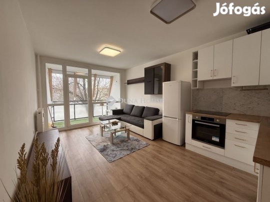 Eladó 48 nm-es lakás Pécs