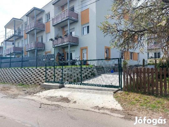 Eladó 48 nm-es lakás Pécs