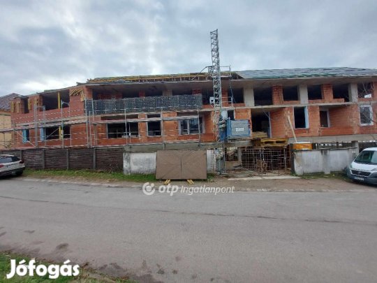 Eladó 48 nm-es lakás Pécs