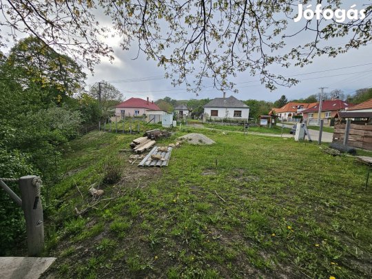 Eladó 497 nm-es építési telek Cseszneken