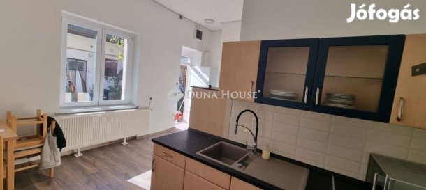 Eladó 49 nm-es lakás Pécs