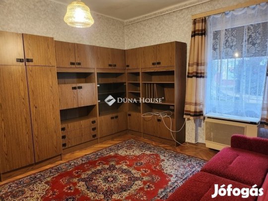 Eladó 49 nm-es lakás Várpalota
