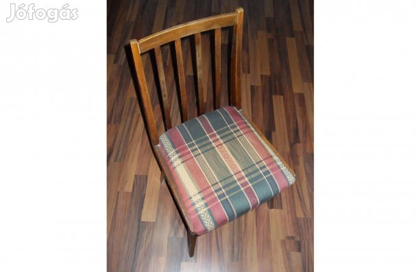 Eladó 4 db párnázott szék, kockás mintával