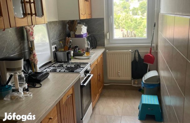 Eladó 4 szobás budai lakás