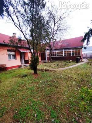 Eladó 4 szobás családi ház Nyíradony városközpontjában