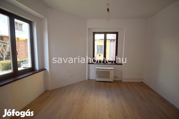Eladó 4 szobás felújított lakás a vasútállomás környékén -