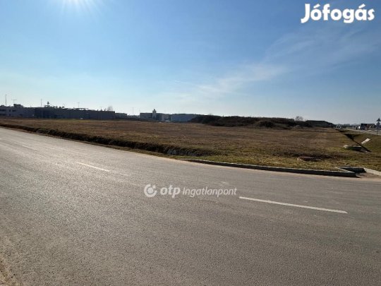 Eladó 5000 nm-es telek Debrecen