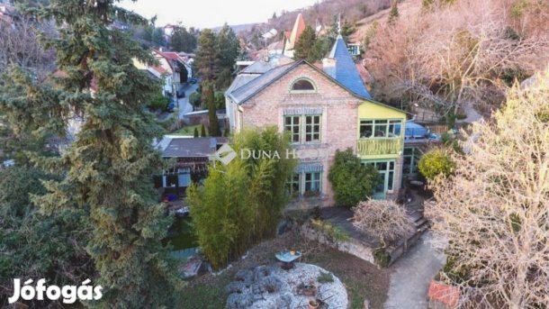 Eladó 500 nm-es ház Pécs