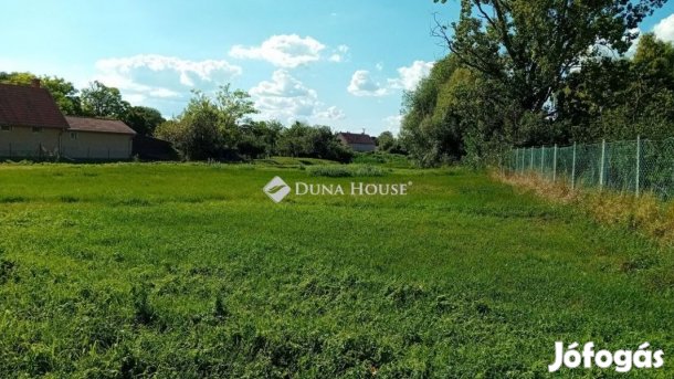 Eladó 5041 nm-es telek Ságvár
