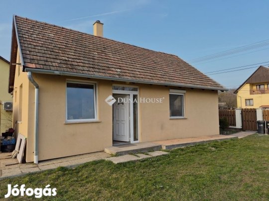 Eladó 50 nm-es ház Baracska