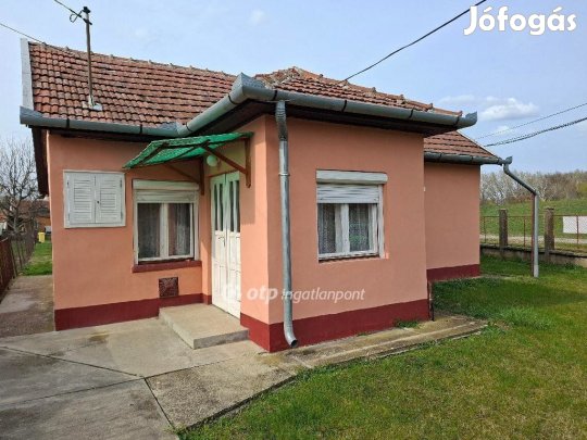 Eladó 50 nm-es ház Gyula