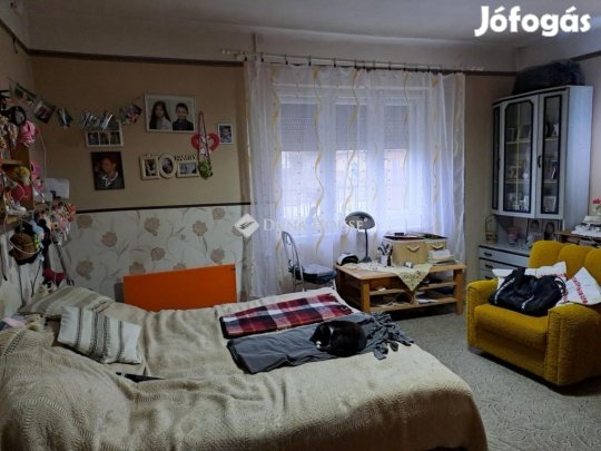 Eladó 50 nm-es ház Kisszállás