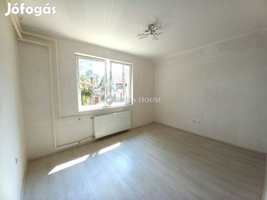 Eladó 50 nm-es ház Öcsöd