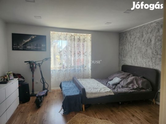 Eladó 50 nm-es ház Várpalota