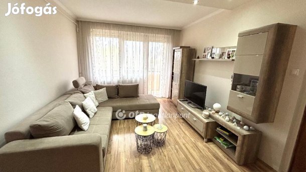 Eladó 50 nm-es lakás Győr